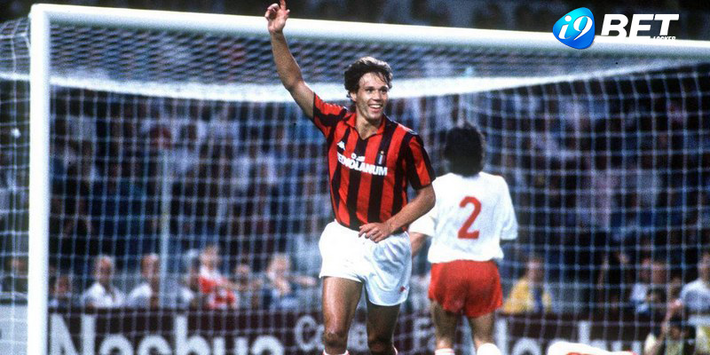 Marco van Basten chính là ông vua sút penalty của làng bóng đá với tỉ lệ chính xác cao nhất 
